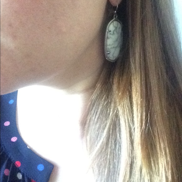 ✨RARE✨Kendra Scott White Howlite Elle Earrings - Picture 5 of 7